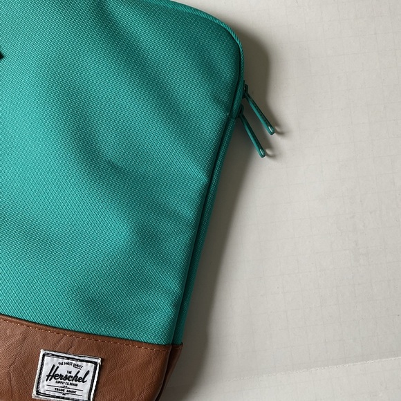 Herschel Supply Co. Heritage Sleeve for 15” Laptop